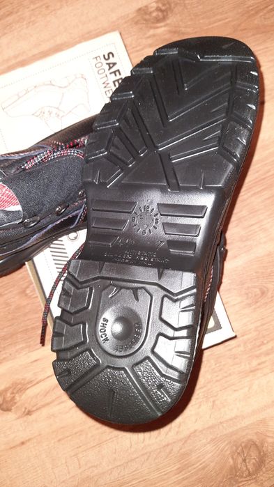 Bocanci de protectie cu bombeu metalic,marimea 40,41, Nou!