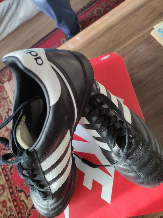 Футболни Бутонки