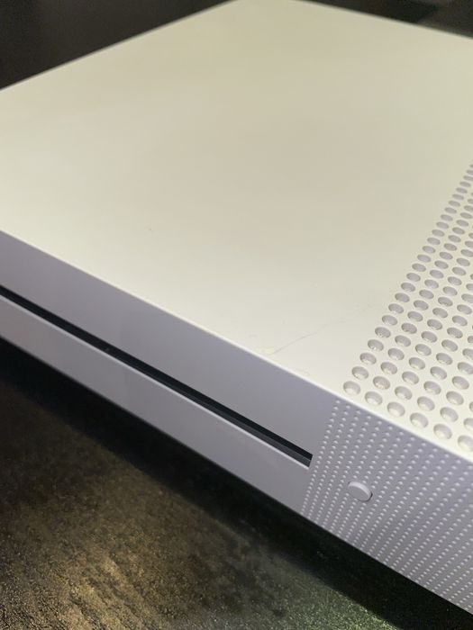 Xbox One S + 2 jocuri
