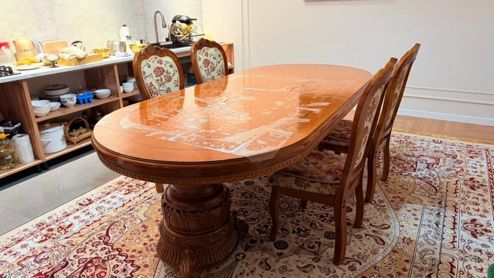 Стол со стульями