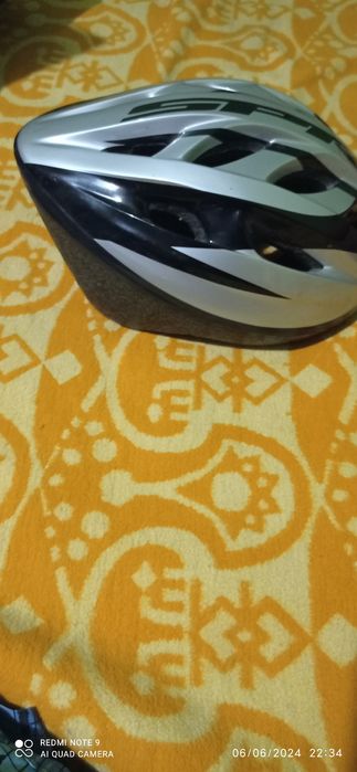 Продавам велосипедна каска