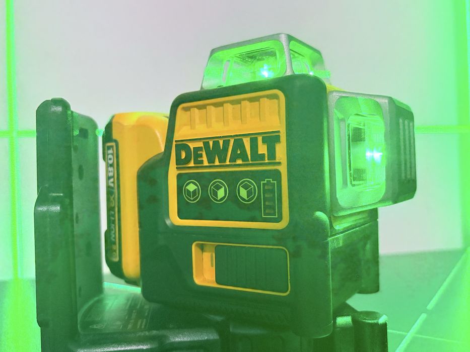 De vânzare Nivelă Laser DEWALT cu laser verde – Stare foarte bună