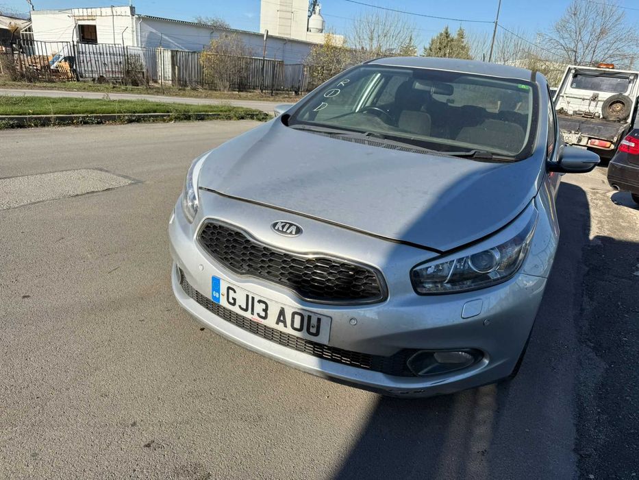 на части Kia Ceed 1.6 crdi 2014 година