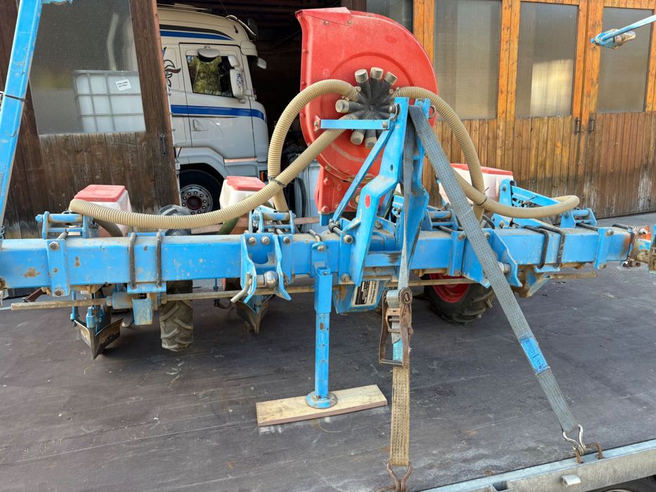 Semanatoare de porumb