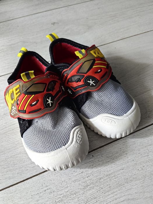 Пантофи и сандали