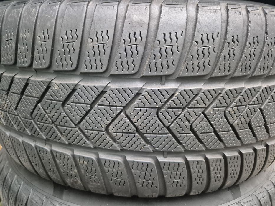 275 40 21/315 35 21 Anvelope de iarnă Pirelli Runflat