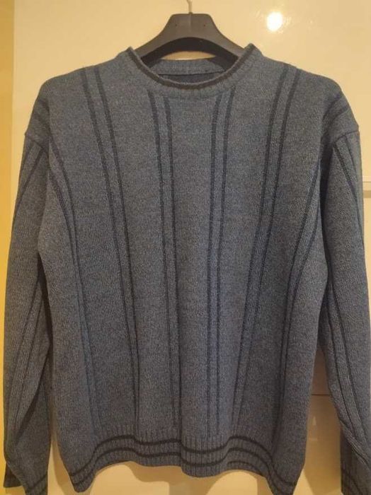 Мъжки вълнен пуловер, размер М