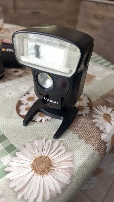 вспышка ,canon  практический новое