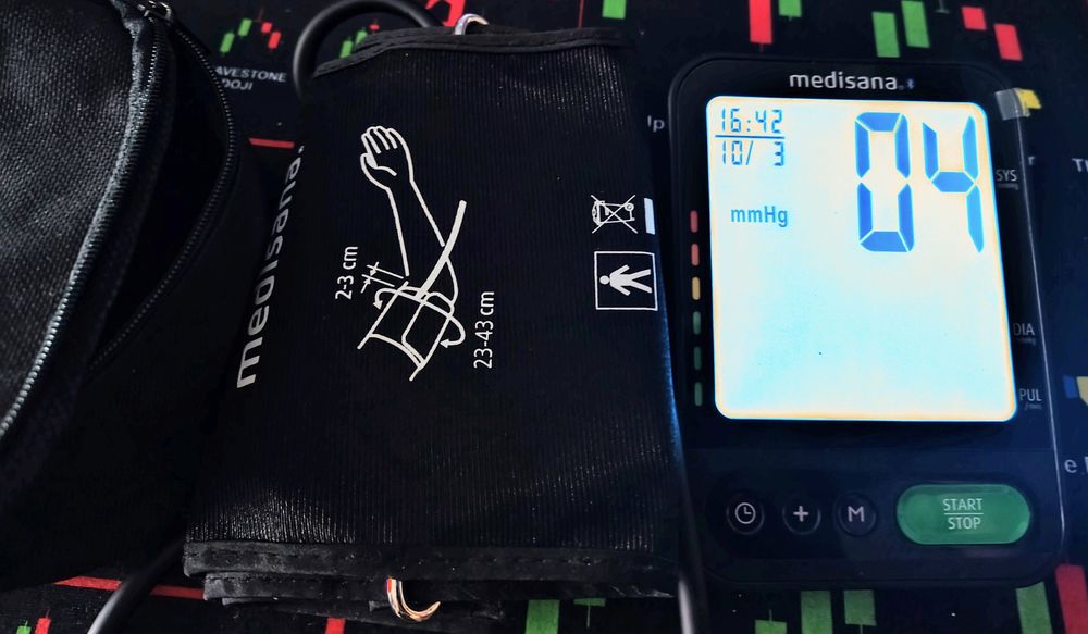 Апарат за измерване на кръвно налягане Medisana BU 580 Connect, Bluetooth, Маншет 22-43 см, Памет 2 x 120 измервания, LCD дисплей, За над лакът, Черен