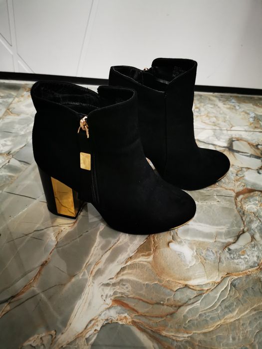 Vând botine mărimea 36