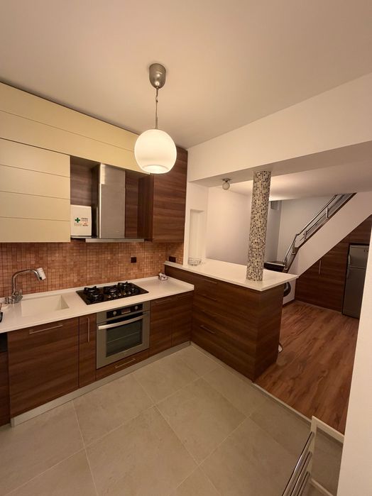 Chirie apartament la casă/casa la curte comuna