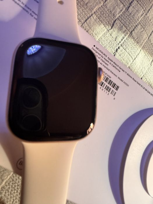 Продам почти новые Apple watch 11, 42mm, rose gold!