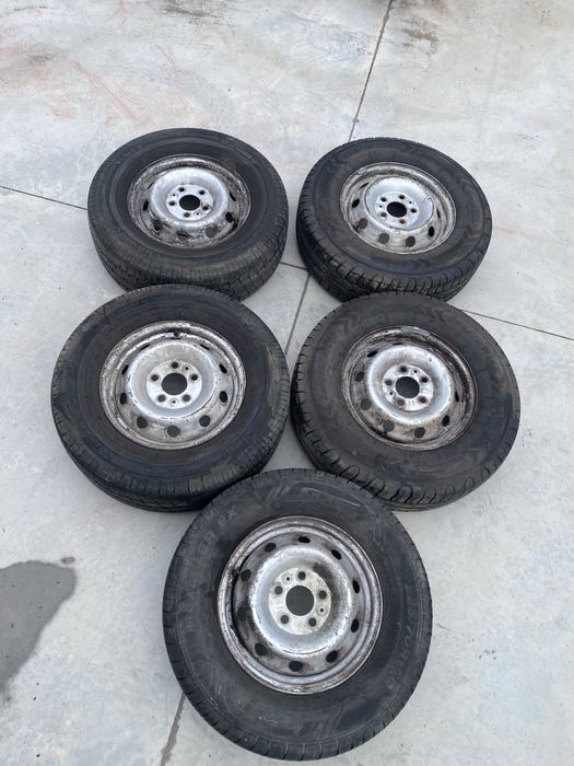 Гуми с джанти за ивеко 5х118 15 цола