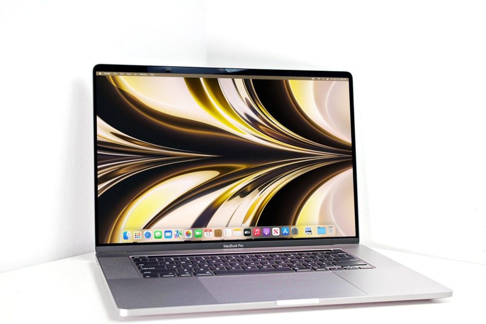 Macbook pro 16 dyum Yangidek 1tb