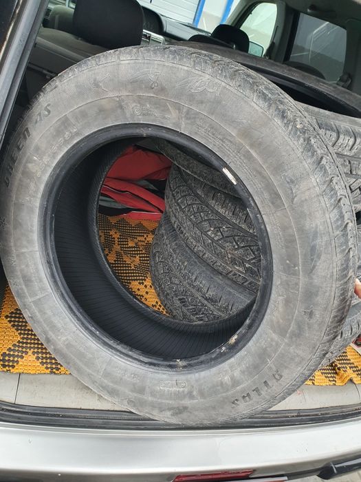 Продавам 4 бр  гуми 215/65/16-Всесезонни