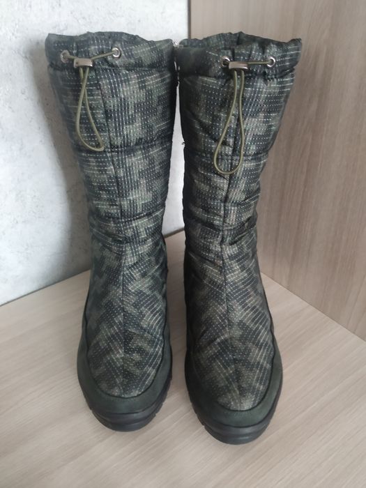 Продаются женские сапоги