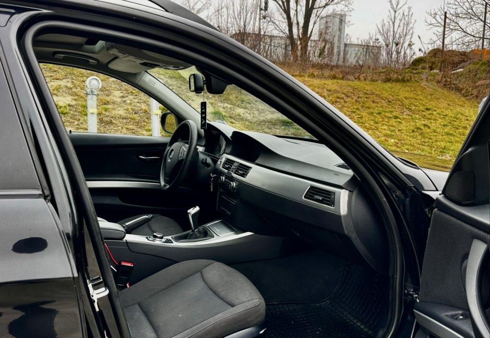BMW SERIA 3 2010