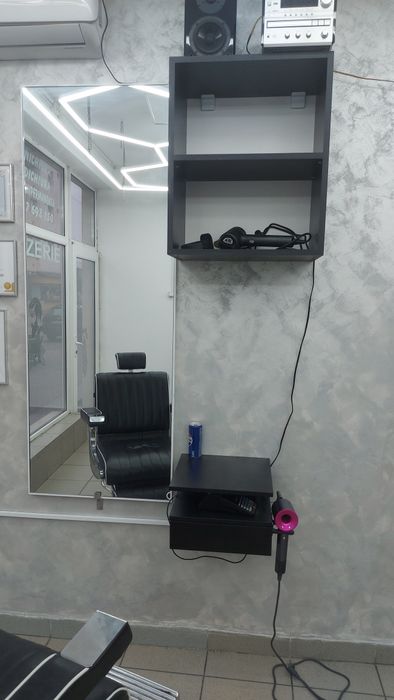 Oglinzi, post frizerie