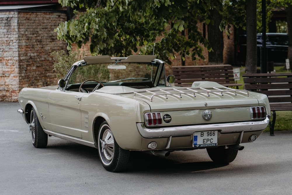 Inchiriere masina de epoca Ford Mustang decapotabil din 1966 si altele pe epicgo.ro