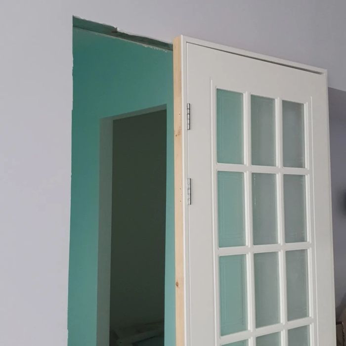 Установка межкомнатных дереи