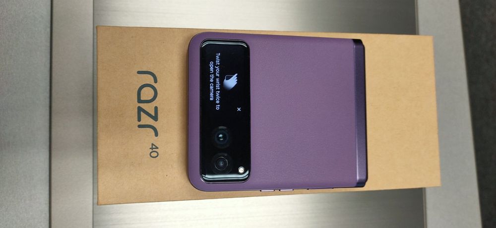 MOTOROLA RAZR 40 лилав 265 GB