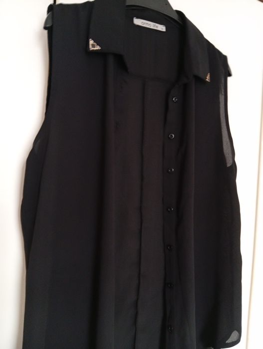 Pantaloni noi și bluza de dama