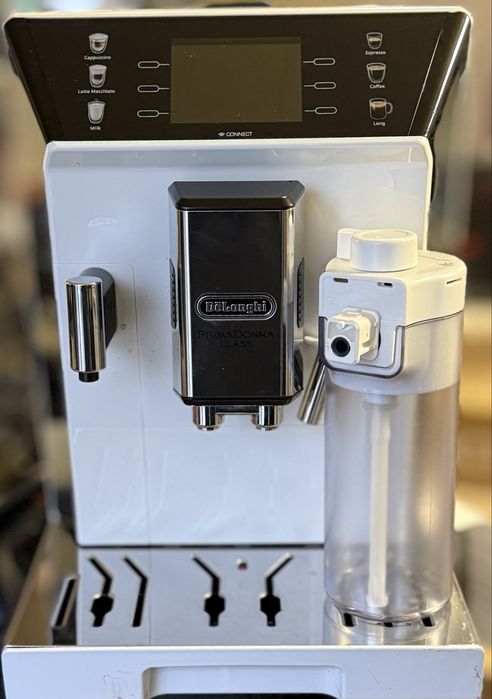 Автоматична кафемашина De’Longhi PrimaDonna Class (модел ECAM550.65.W)