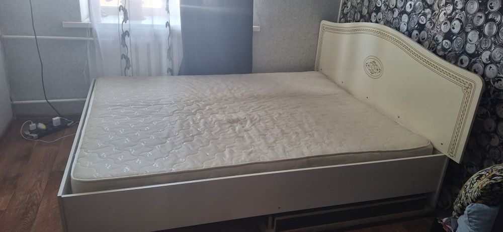 Кровать двухспальная