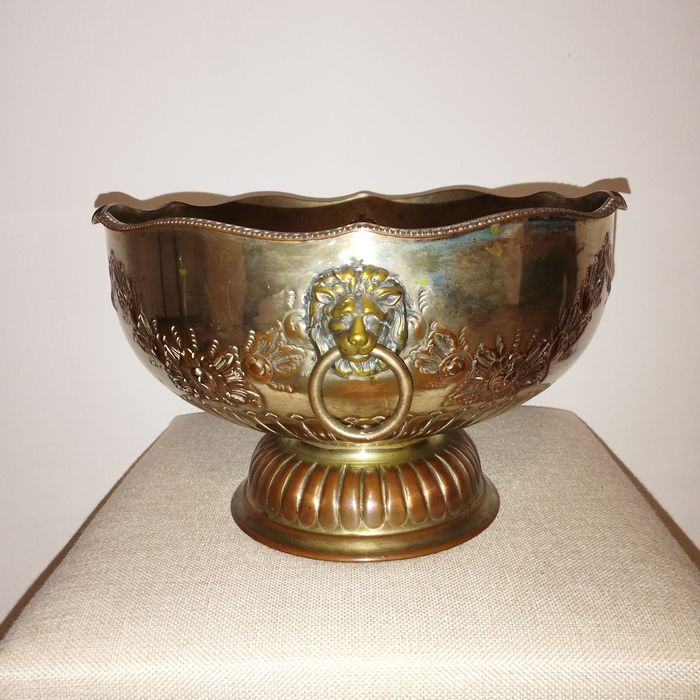 Vas decorativ din metal(1890-1940)