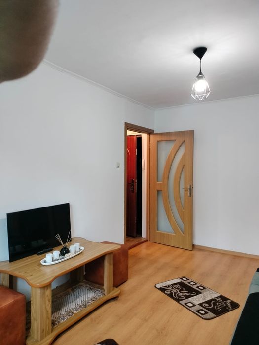 Inchiriez apartament