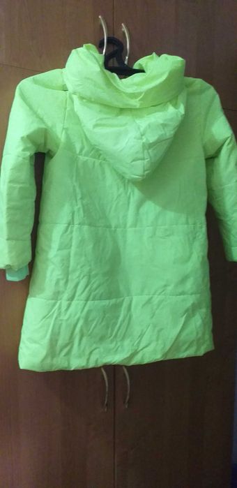 Продам недорого плащ для девочки, цена 5000т