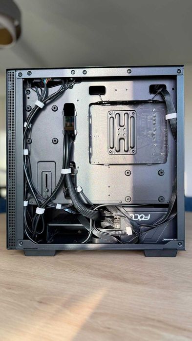 Компютър | Ryzen 7 5700X3D + RX 6800 XT