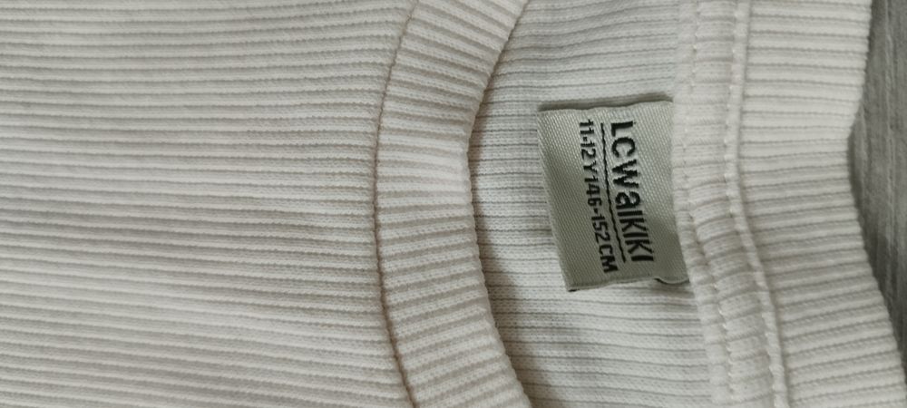 Lot tricouri fetițe 9-10 ani plus rochie