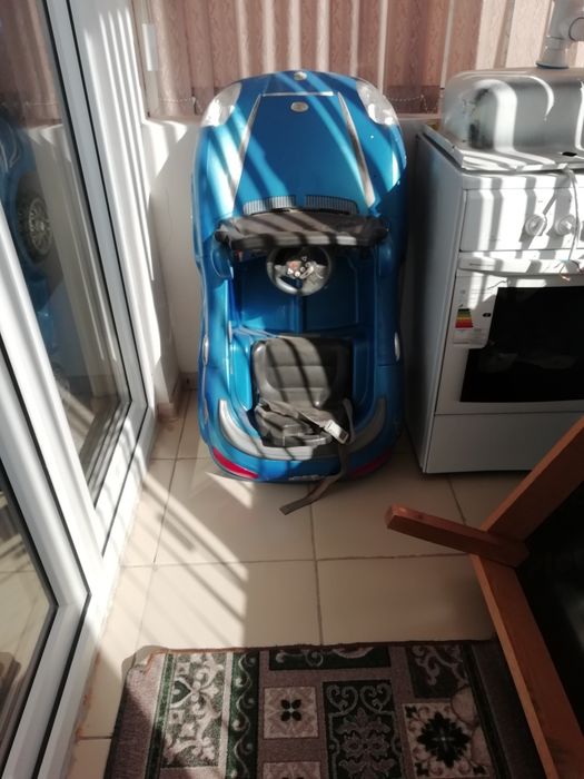 Продам детскую машинка