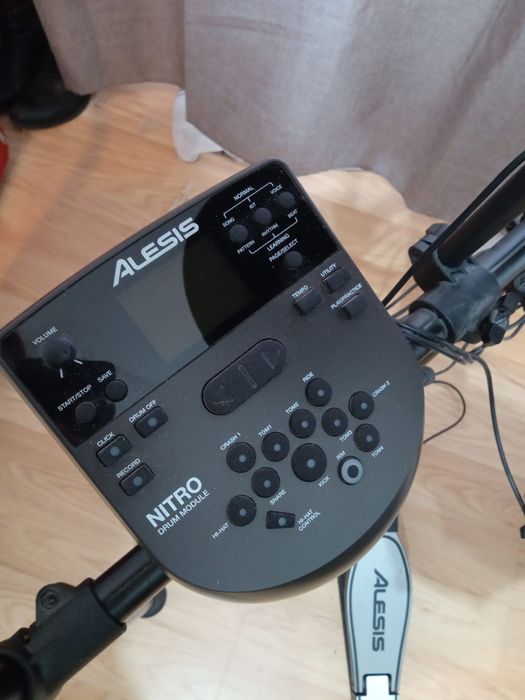 Vând Tobe Alesis Nitro