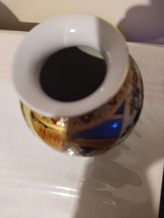 Фарфоровая ваза..