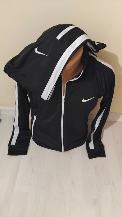 Set trening Adidas pentru cuplu.