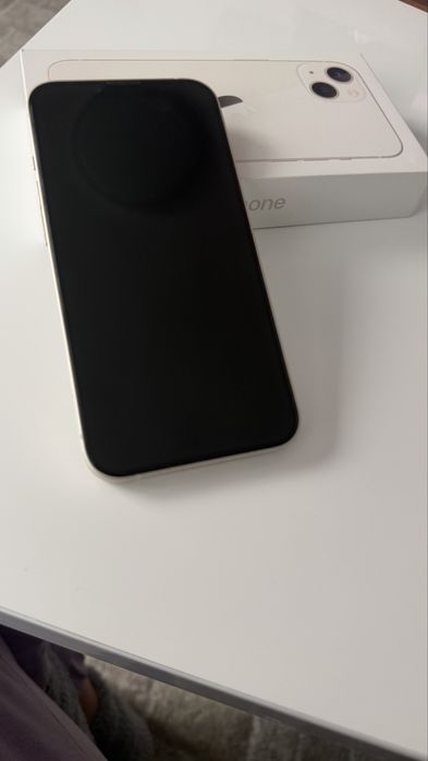 Телефон iPhone 13