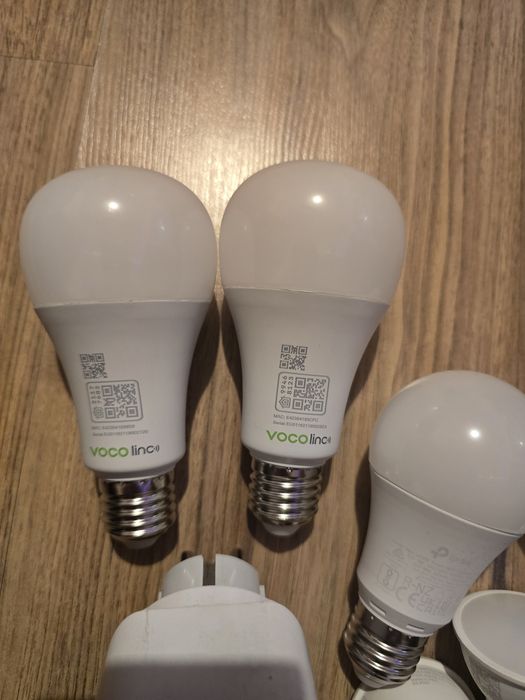 Умни крушки и контакт и лунички hama vocolinc tp-link  nous smart bulb