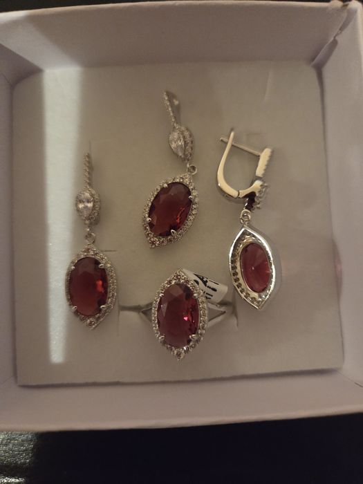 Продается серебряный набор 925 пробы