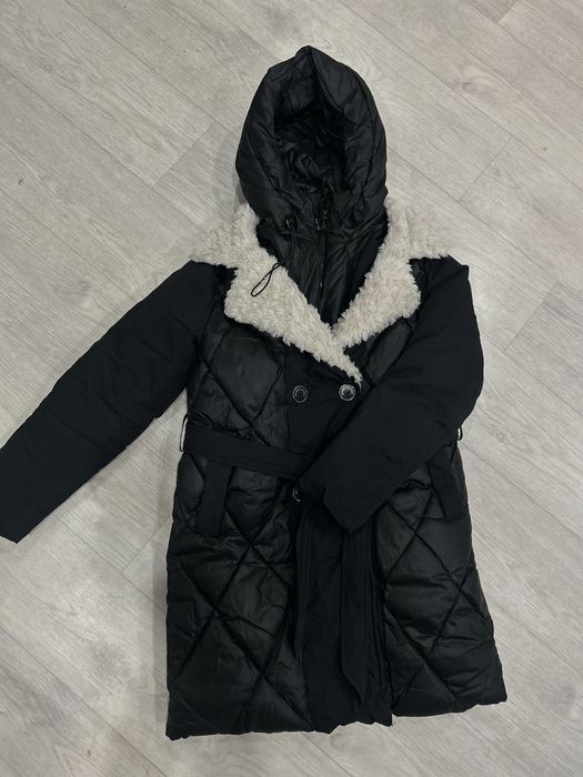 Продам зимний пуховик для девочки