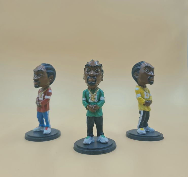 Фигурки на 2pac и Snoop Dogg в различни цветове и размер.