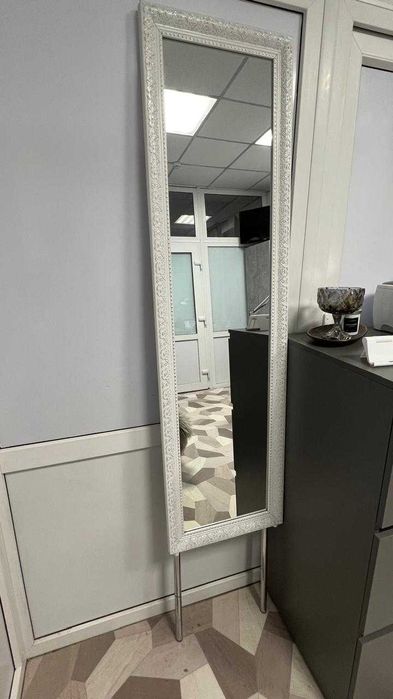 Зеркало с рамкой напольное