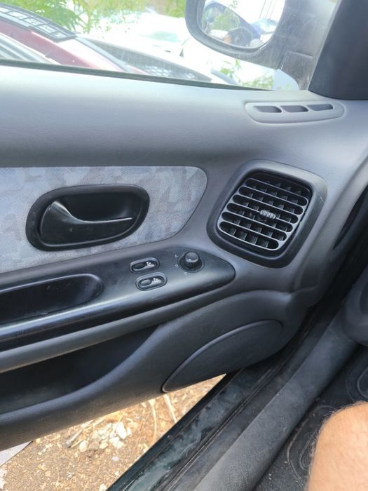 Рено Лагуна 98г. На части бензин. Renault