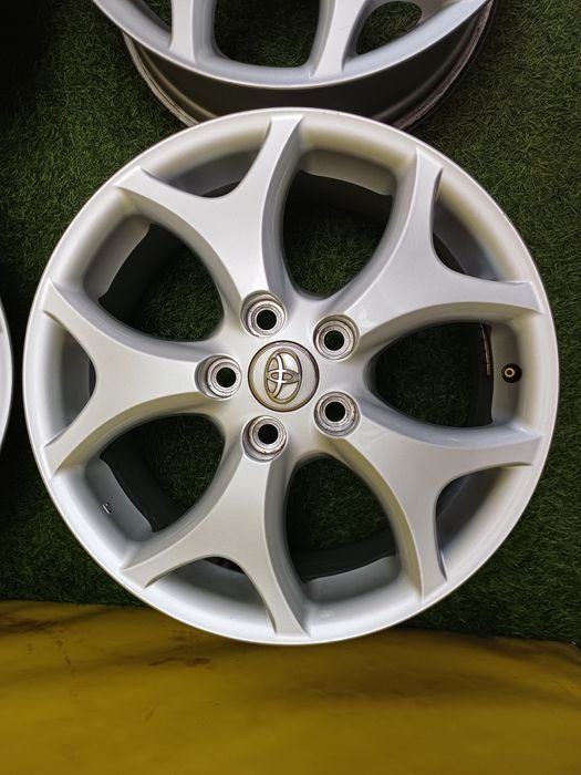 Диски R17 5x114.3 на Toyota.