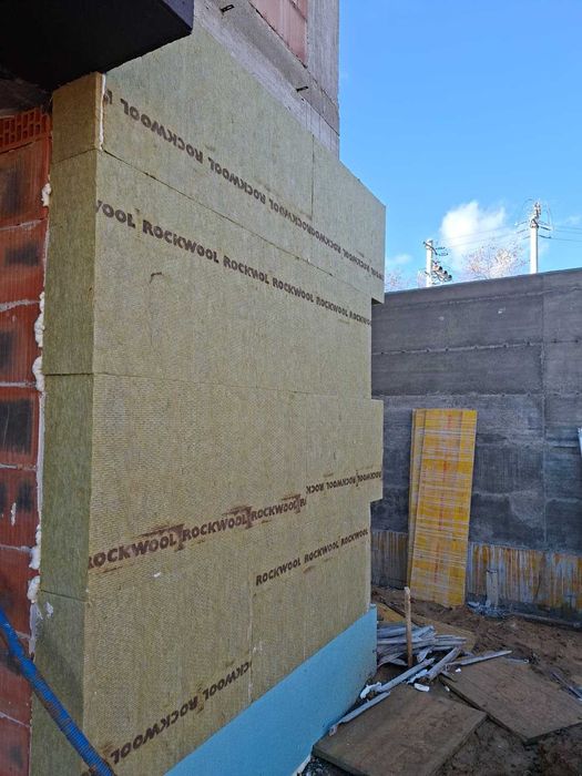 Vată bazaltică pentru termosistem – Rockwool Frontrock Max Plus