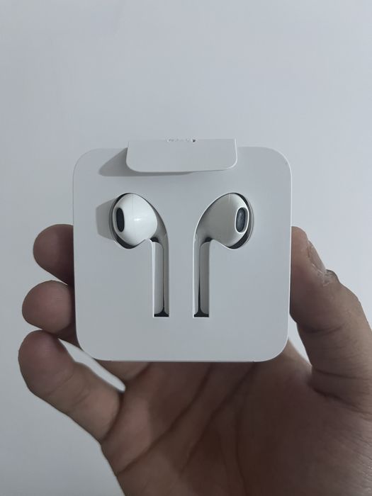 Продам оригинальные проводные наушники Iphone