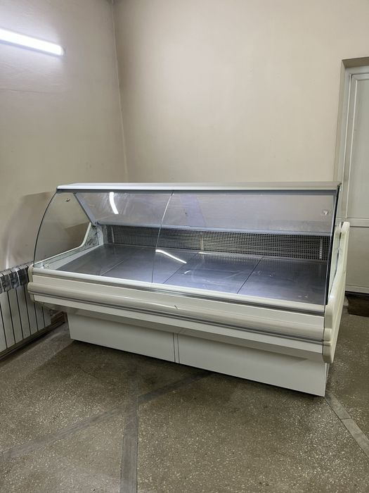 Продам холодильную Витрину