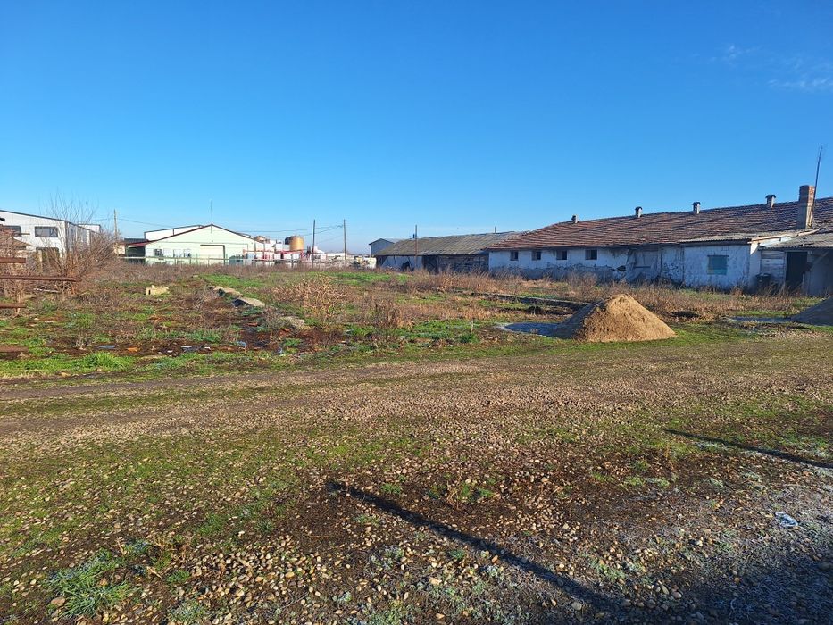 Vand teren intravilan la intrare in Tarian