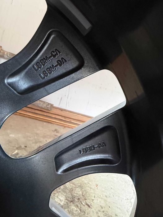 Комплект оригинални джанти и гуми за Land Rover Defender 110